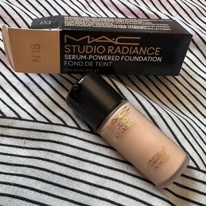 MAC Cosmetics Studio Radiance Serum-Powered foundation - shade N18